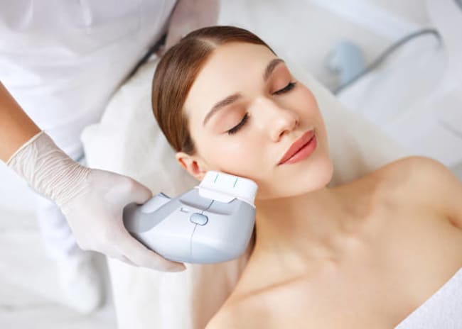 1, 2 o 3 trattamenti viso HIFU + lampada LED -55%