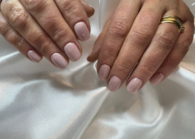 1 manicure con semipermanente o copertura gel -45%