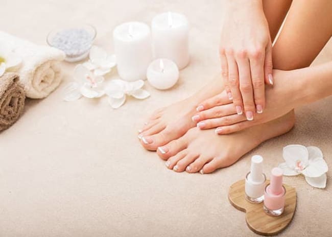 1 manicure o 1 pedicure con smalto semipermanente -50%