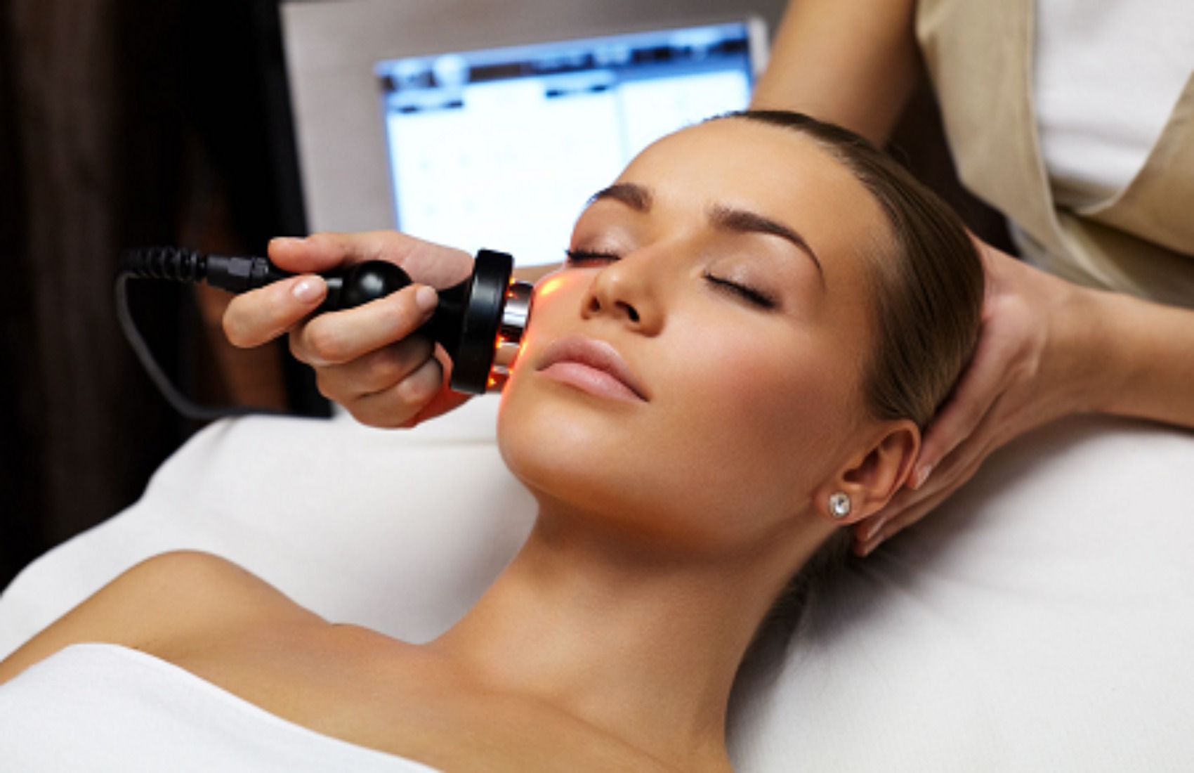 3 o 6 radiofrequenze viso abbinate a massaggio Beauty Advance Elite  -73%