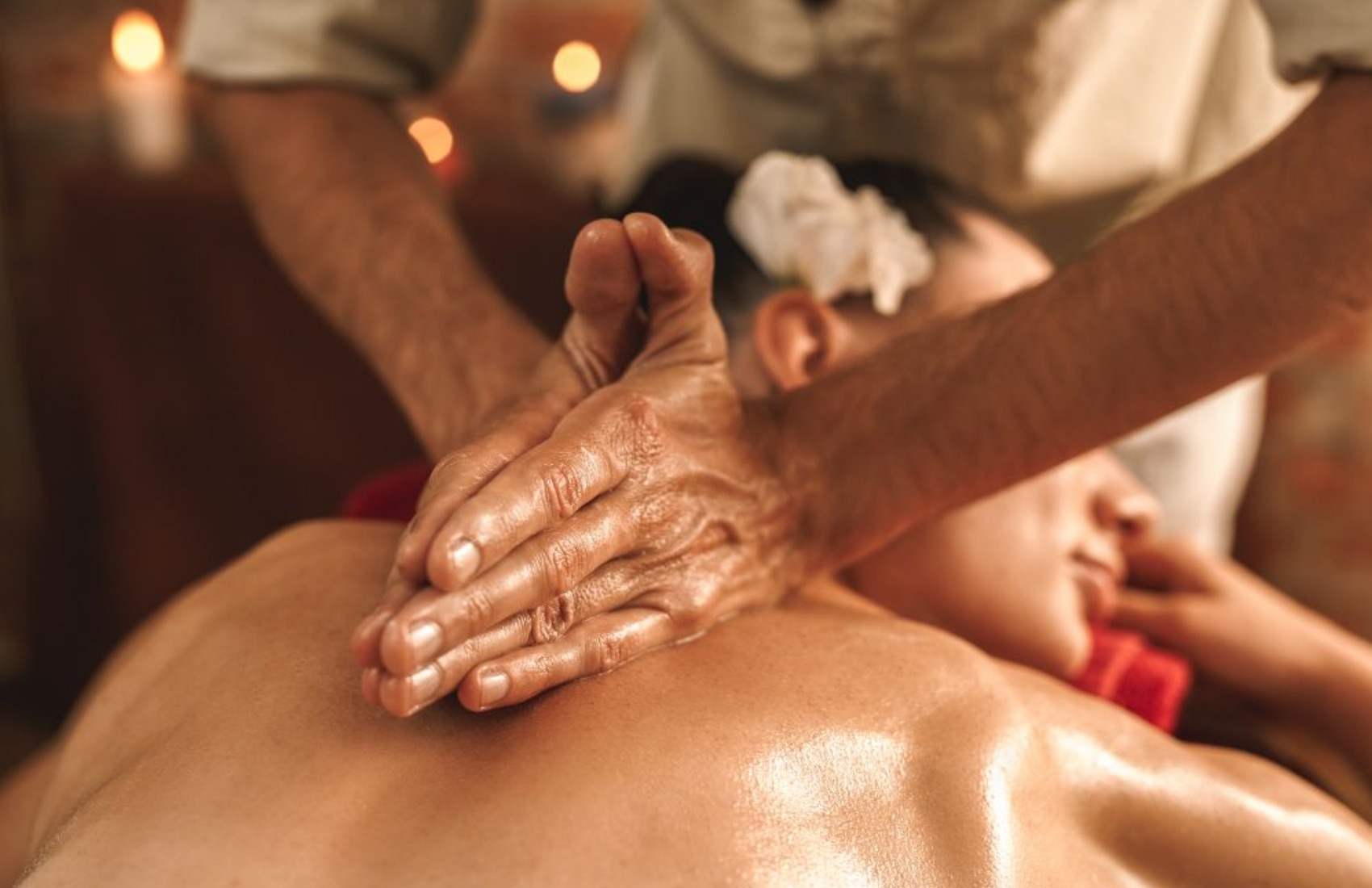 Rituale benessere olistico a Torino con visita e massaggi per 1 o 2 persone -72%