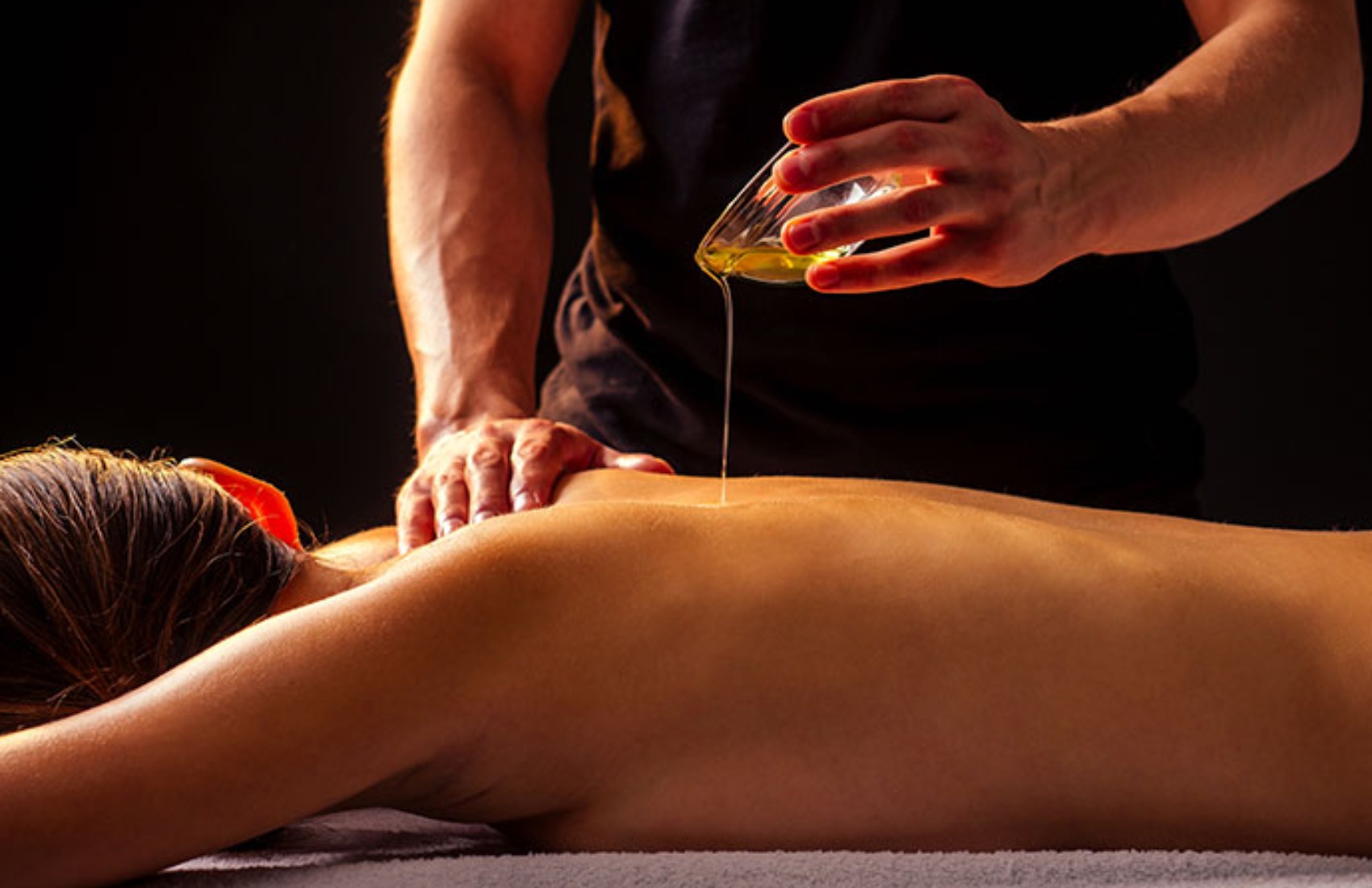 Rituale benessere olistico a Torino con visita e massaggi per 1 o 2 persone -72%