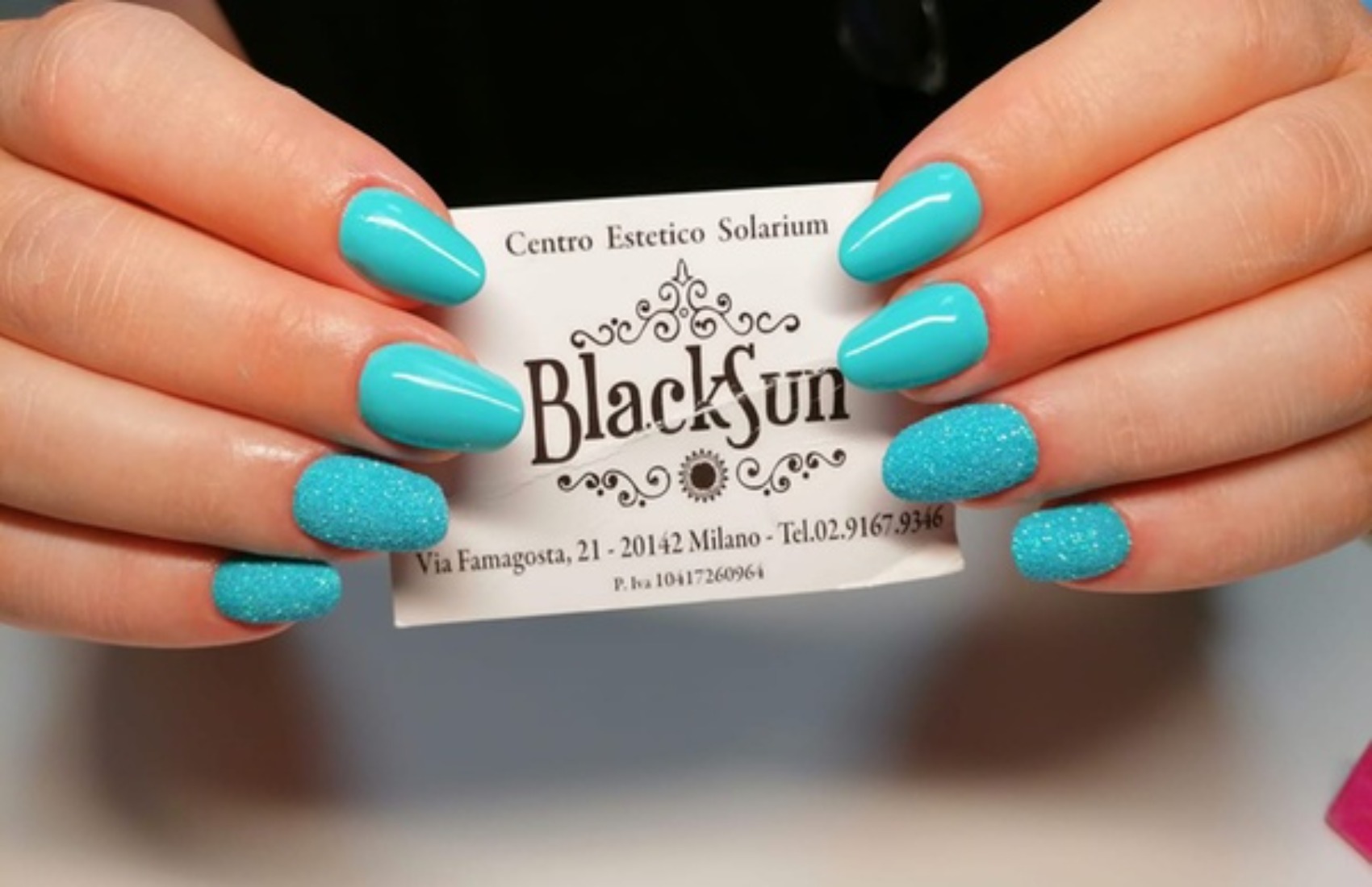 1 Manicure o 1 Manicure + Pedicure con applicazione di smalto semipermanente -44%