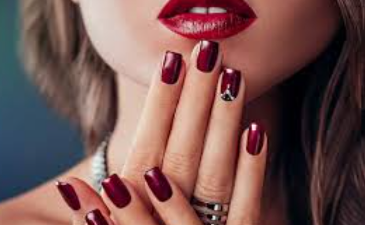 1 manicure o 1 pedicure con applicazione di smalto semipermanente-50%