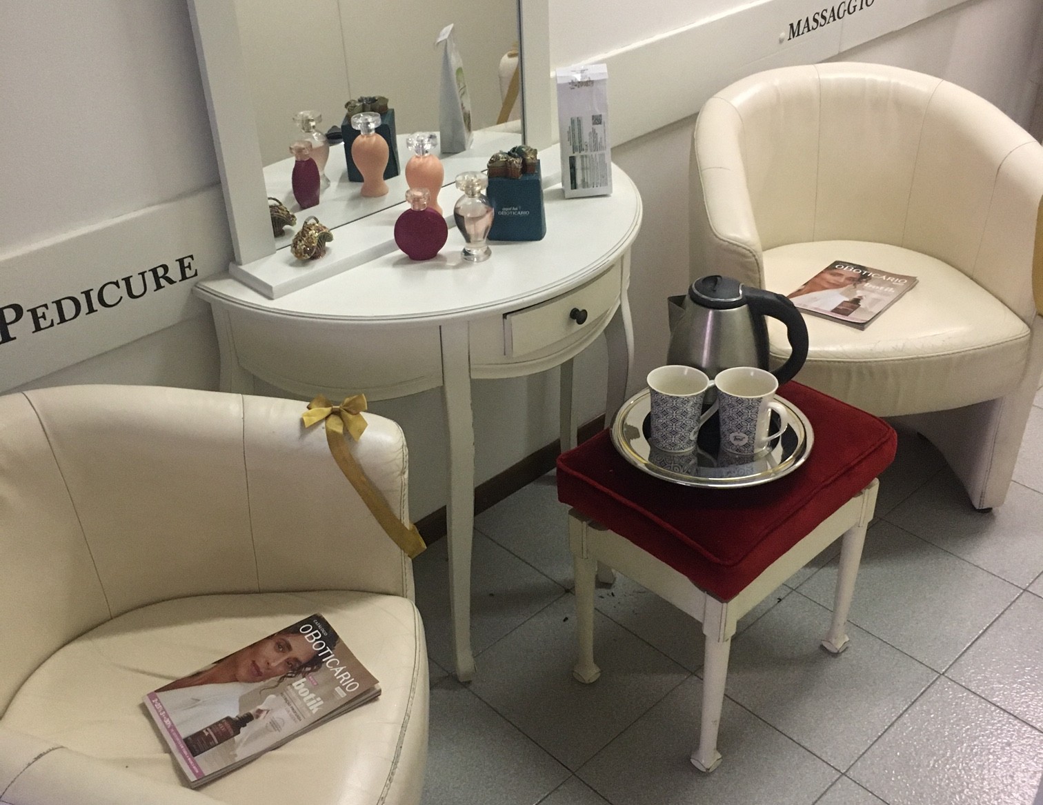 Pacchetto Coccole con massaggio corpo, pulizia viso e ceretta -47%