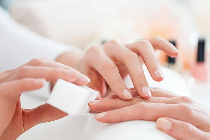 manicure pedicure semipermanente NailsArt&Beauty Peschiera Borromeo Milano -36%