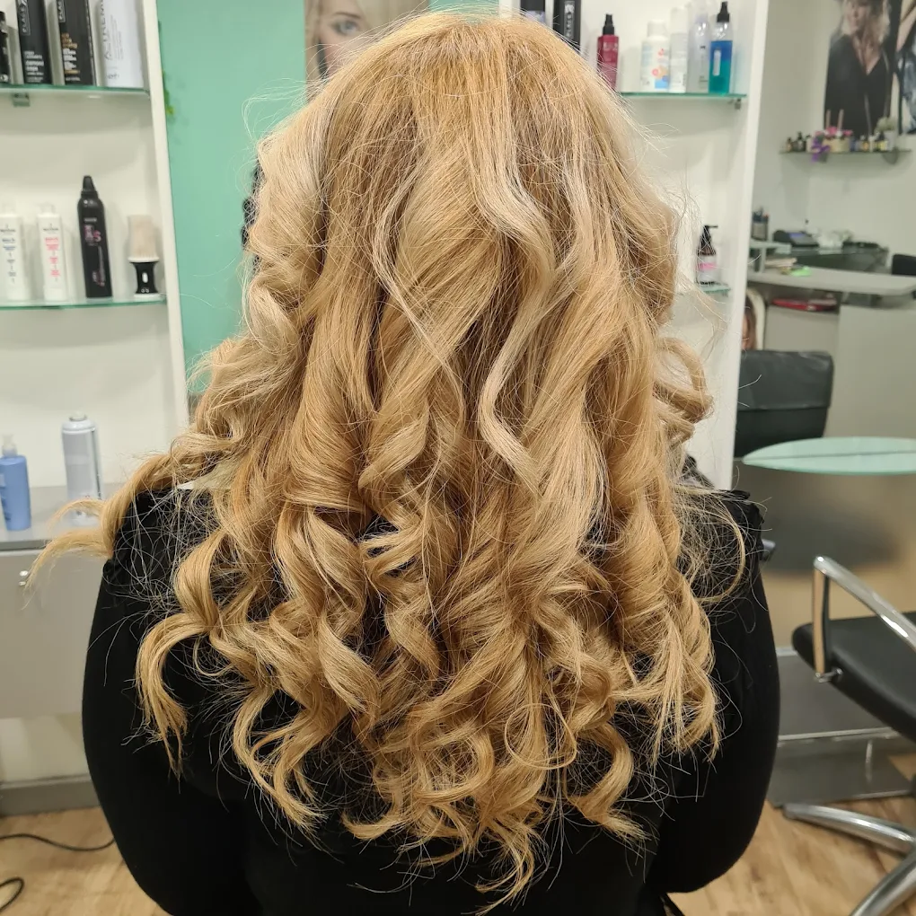 Shampoo piega taglio trattamento Hair & Beauty Salon Varese -54%