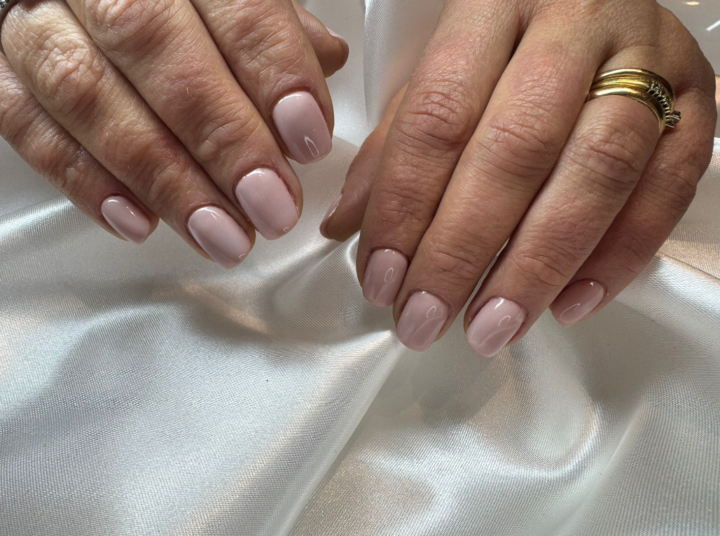 1 manicure con semipermanente o copertura gel -45%