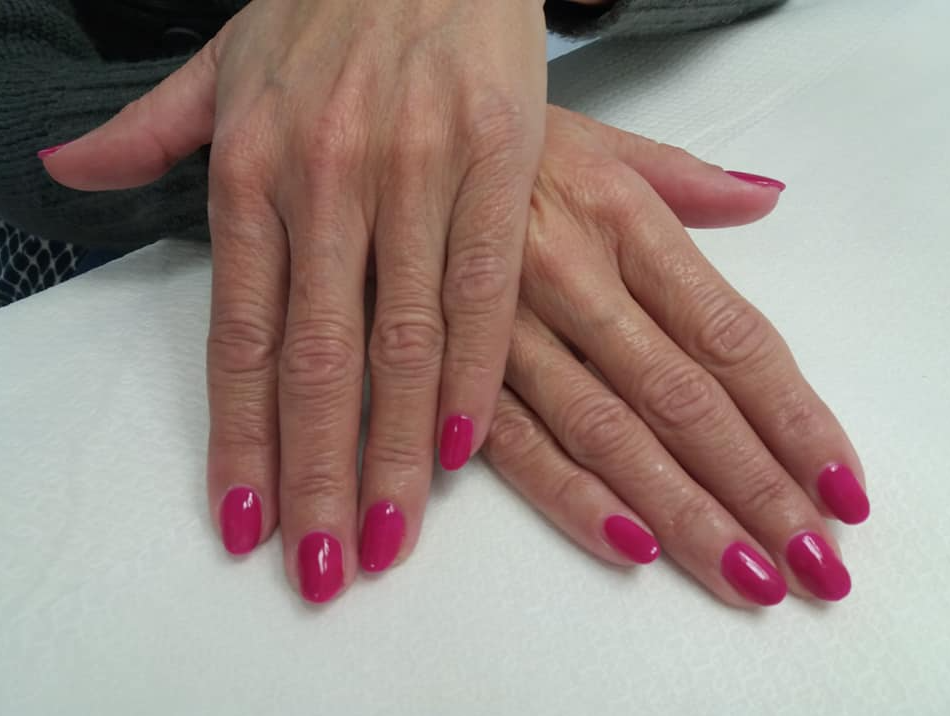 1 manicure o pedicure con applicazione smalto semipermanente -50%