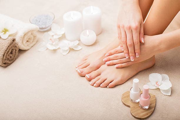 1 manicure o 1 pedicure con smalto semipermanente -50%