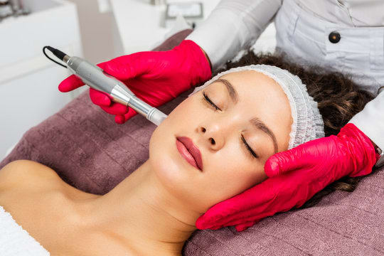 2 Sedute di trattamento riempimento rughe Microneedling -53%