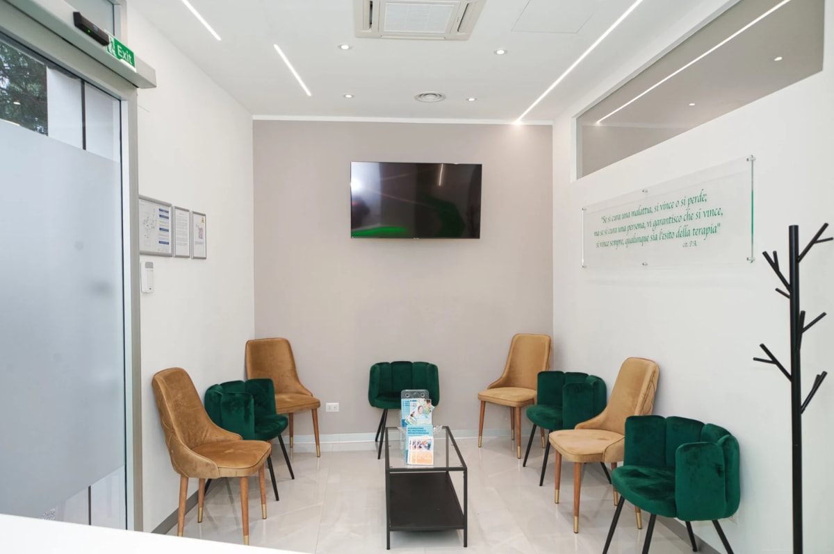 Visita Odontoiatrica, pulizia Professionale e Sbiancamento LED