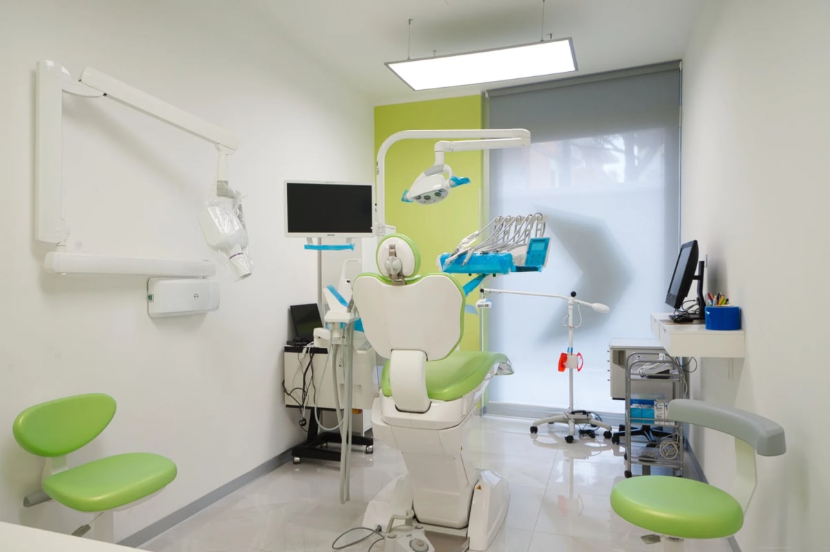 Visita Odontoiatrica, pulizia Professionale e Sbiancamento LED