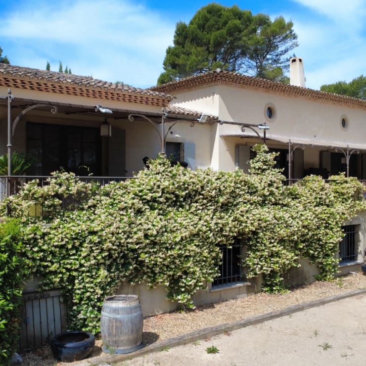 Le Thoronet, villa luxueuse située sur 2 200 m² avec un garage de 100 m² — Le Thoronet