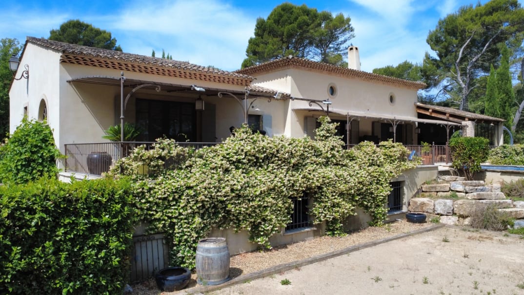 Le Thoronet, villa luxueuse située sur 2 200 m² avec un garage de 100 m² — Le Thoronet