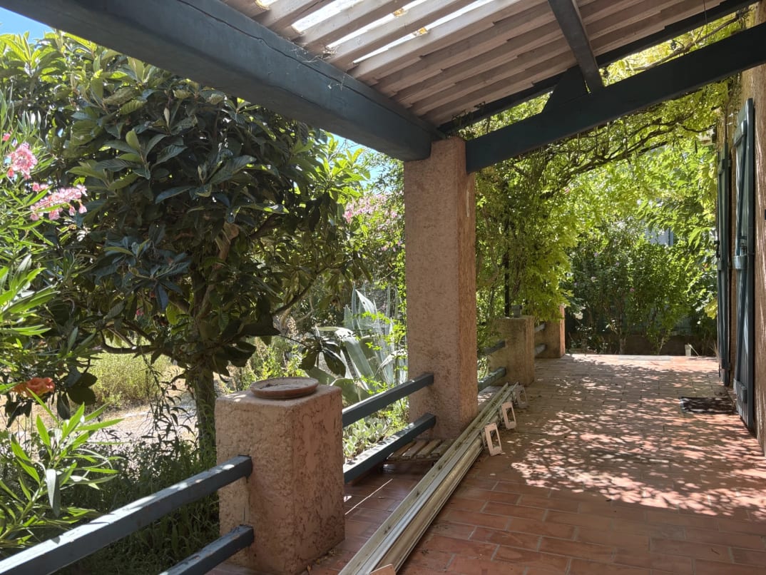 Lorgues, maison à relooker sur 417 m² de terrain — Lorgues