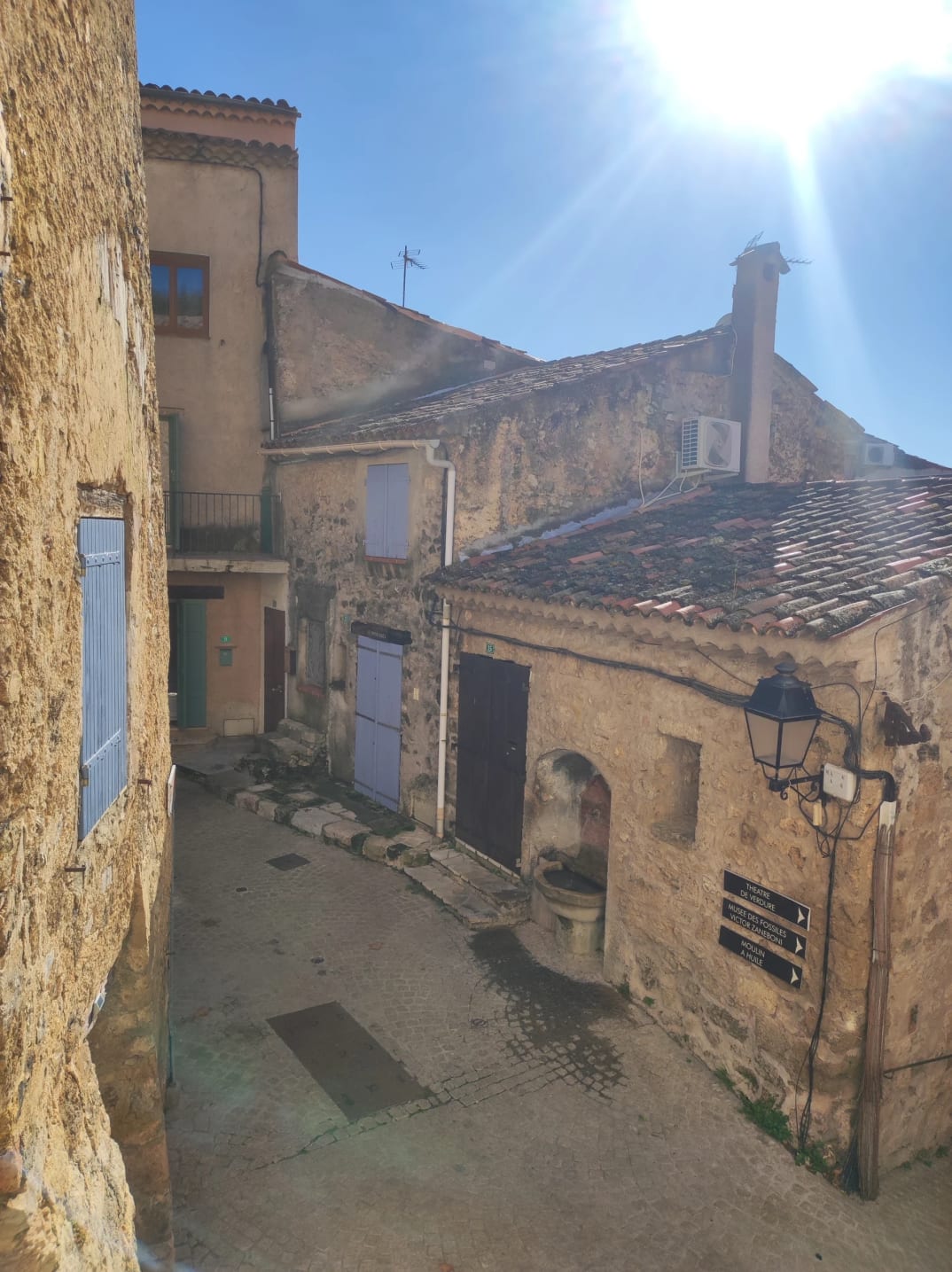 Très jolie maison de village en parfait état — Tourtour