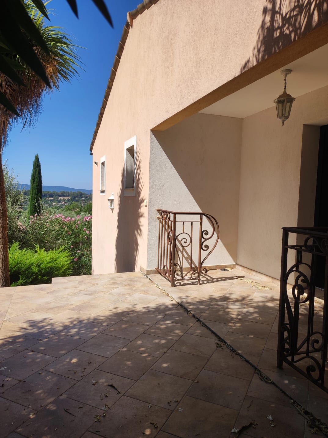 Spacieuse maison avec appartement — Lorgues