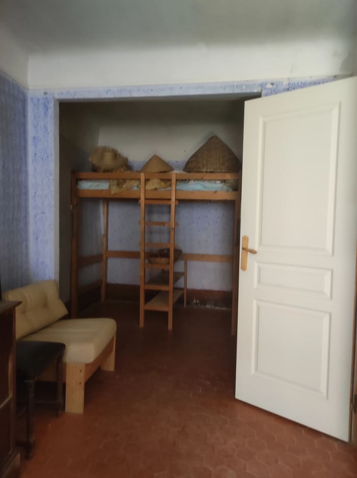 Lorgues, spacieuse maison  de village à rénover — photo 8