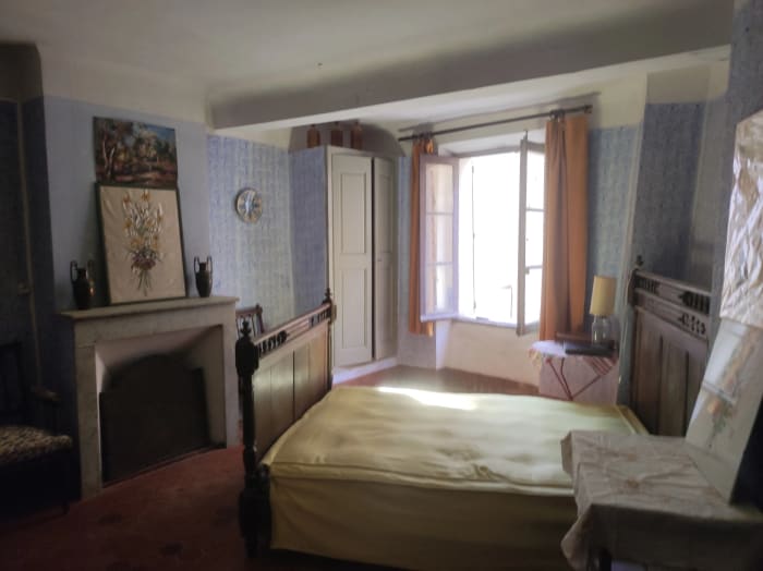 Lorgues, spacieuse maison  de village à rénover — photo 7
