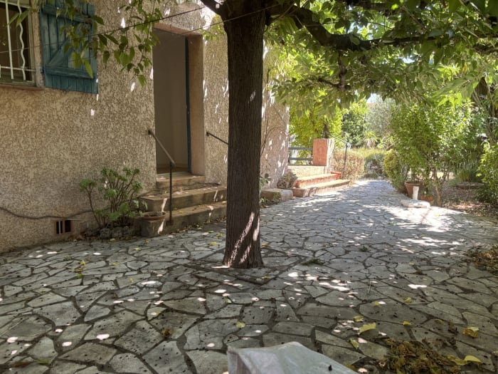 Lorgues, maison à relooker sur 417 m² de terrain — photo 2