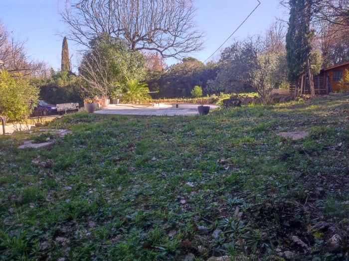 Maison de plain-pied de 103 m² habitables sur un terrain de 1 549 m² avec piscine — photo 3