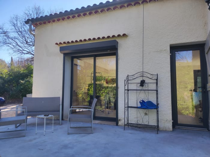 Maison de plain-pied de 103 m² habitables sur un terrain de 1 549 m² avec piscine — photo 5
