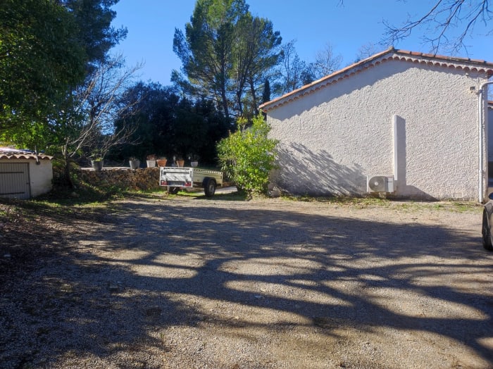 Maison de plain-pied de 103 m² habitables sur un terrain de 1 549 m² avec piscine — photo 12