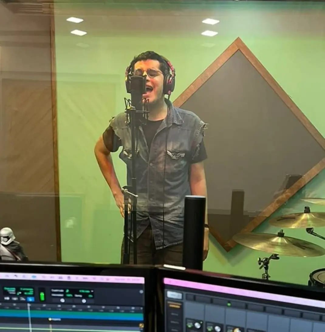 Javier Solís Moreno estrena “Entre los Faroles”, un viaje íntimo a la nostalgia