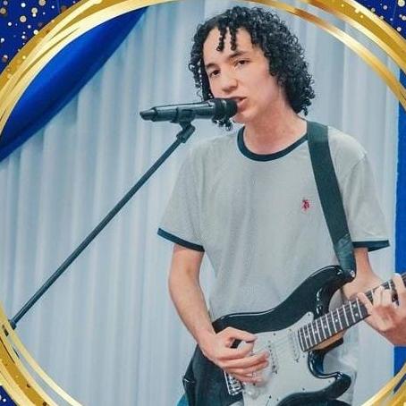 Elias Lezcano - CEO de quesurge.com y guitarrista de la banda Alto Voltaje
