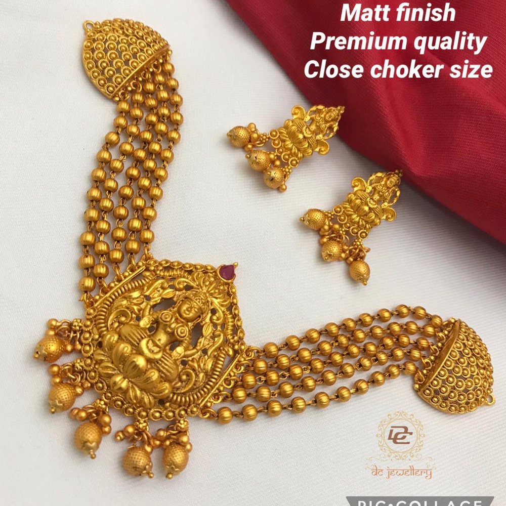Matt Finish Lakshmi Temple Gold Bead Close Choker Set - Image 1