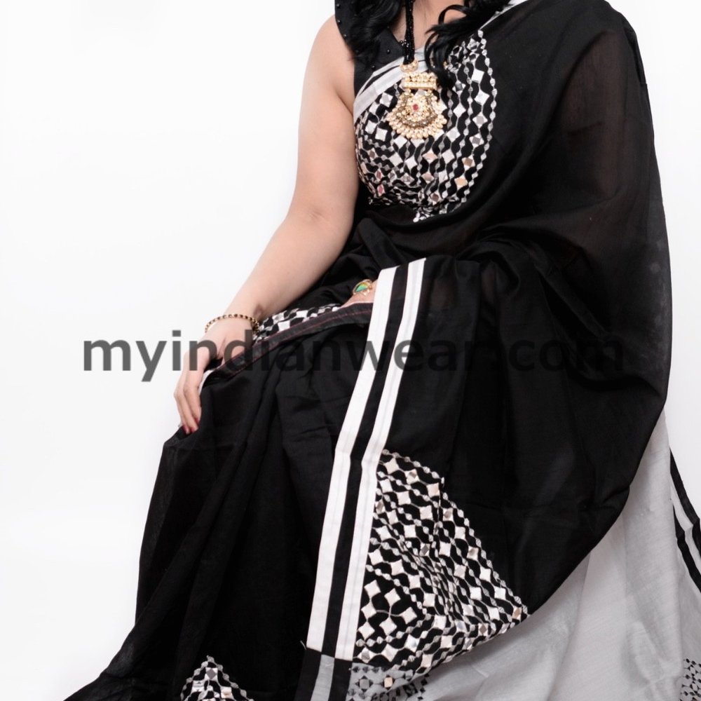 Black & White Contemporary Printed Saree with Contrast Border - Image 3