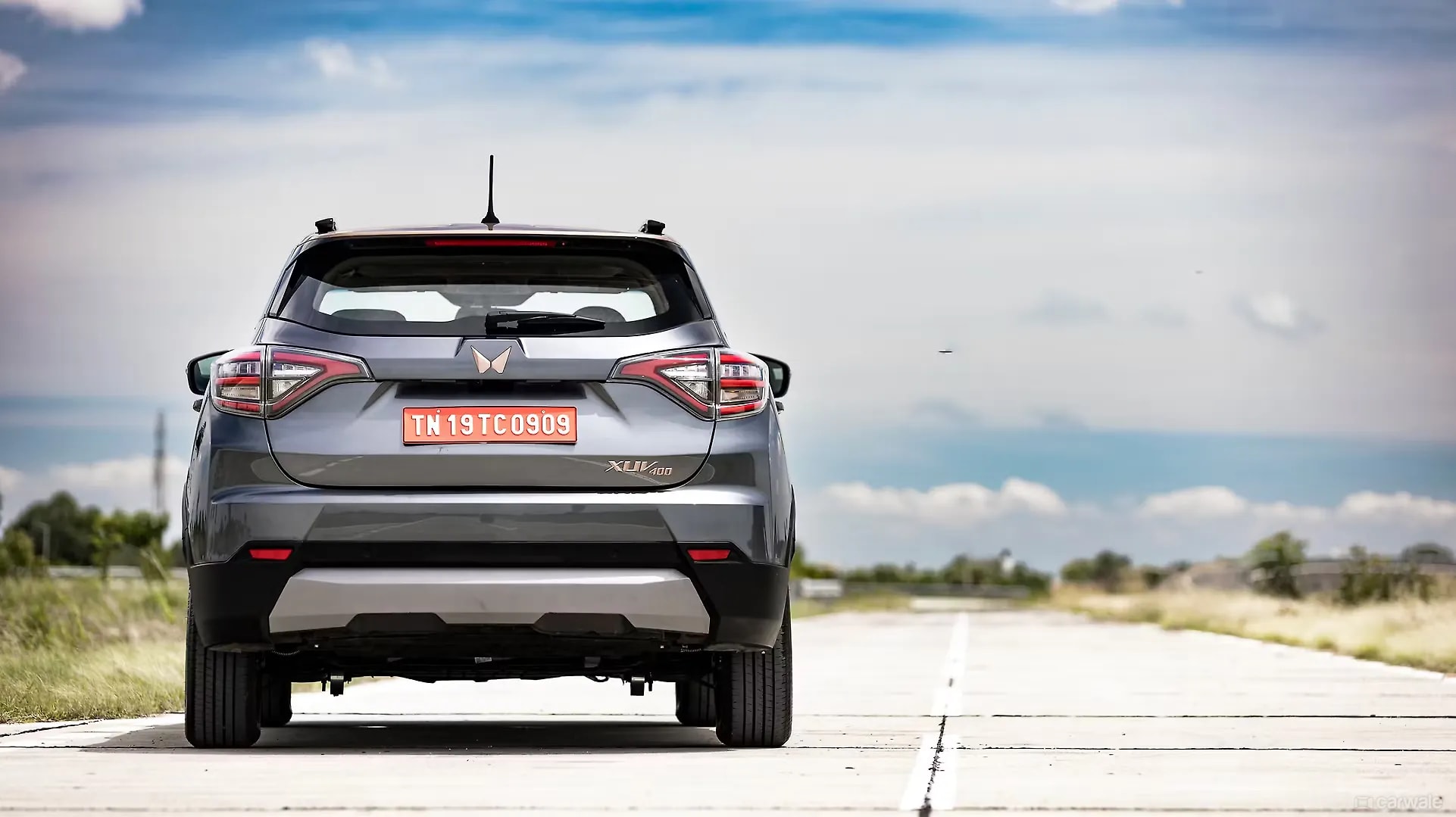 MAHINDRA XUV 400 thumbnail 3