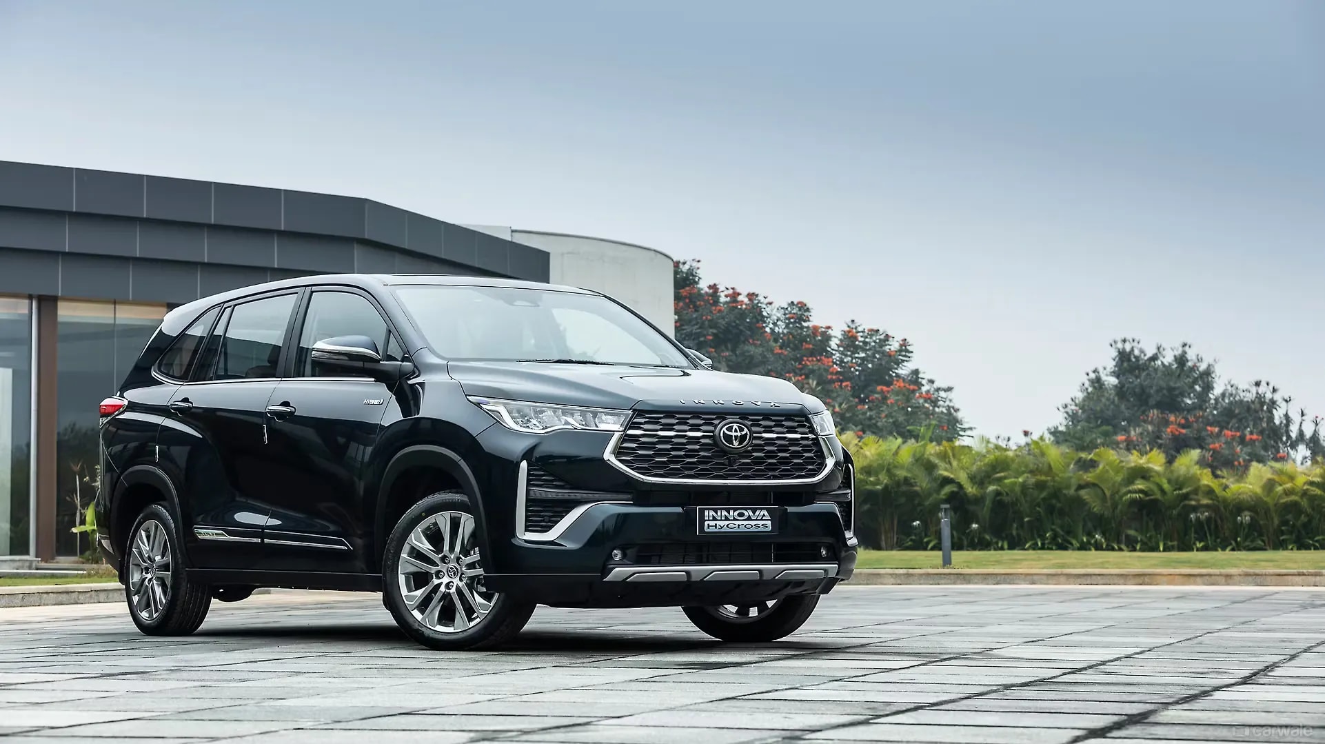 TOYOTA HYCROSS thumbnail 2