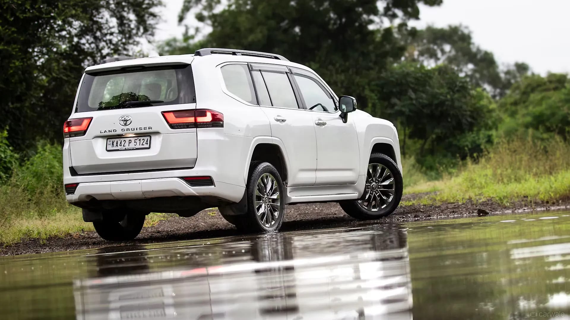 TOYOTA LAND CRUISER thumbnail 3
