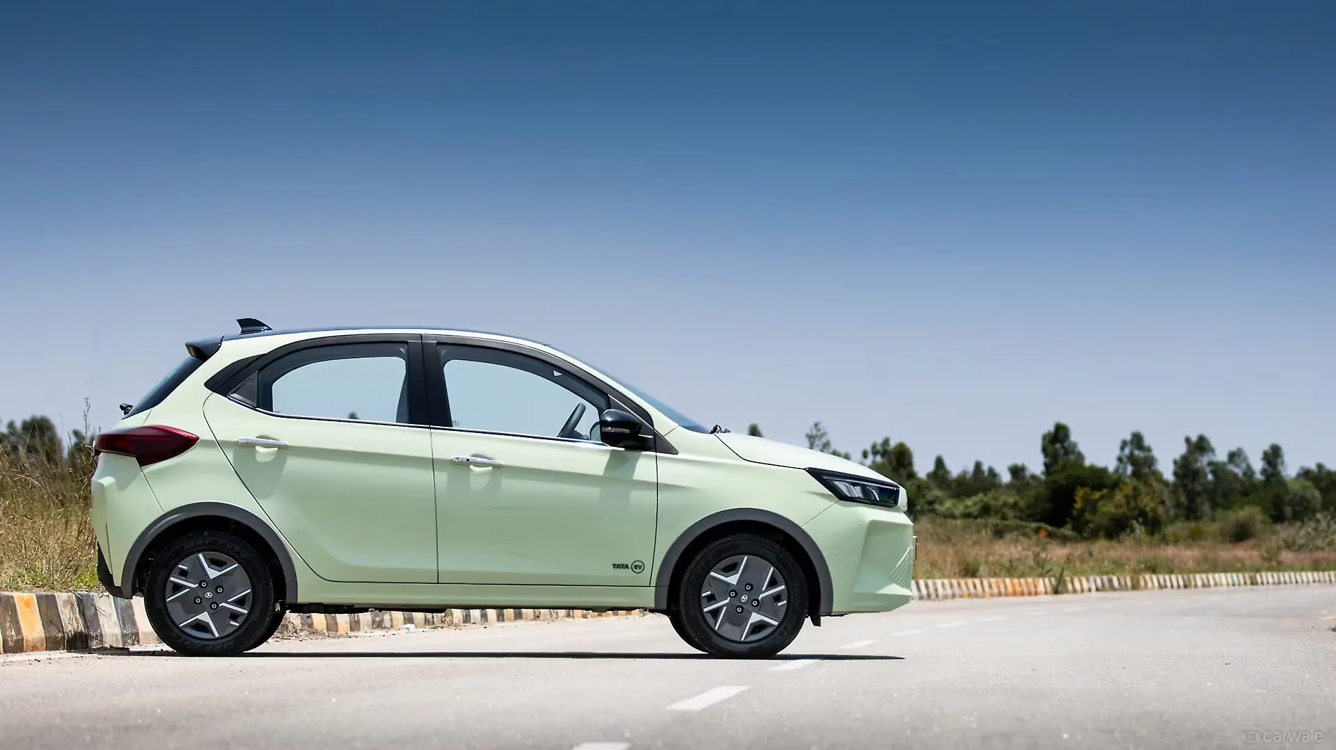 TATA TIAGO EV thumbnail 2