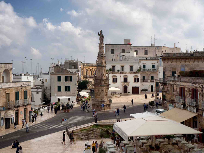 cosa-visitare-a-ostuni-piazza-della-liberta-casa-vacanze-ostuni-palazzo-rodio