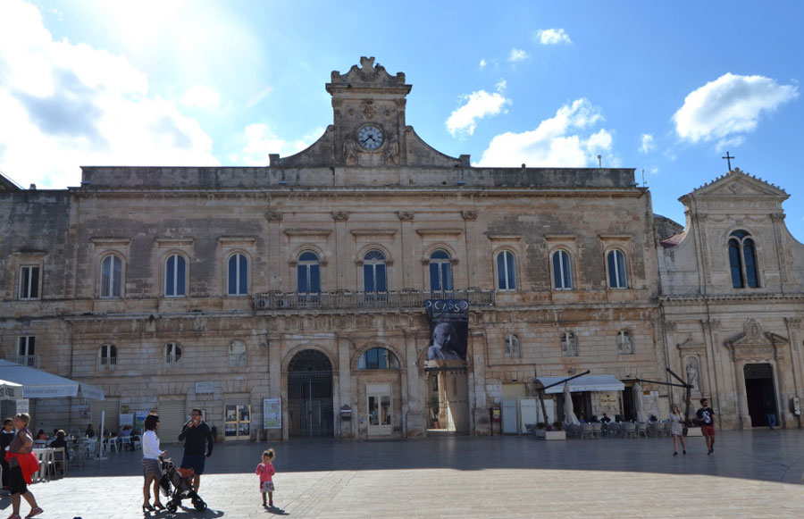 ostuni-incanto-della-citta-bianca-monastero-monacelle-casa-vacanze-ostuni-palazzo-rodio