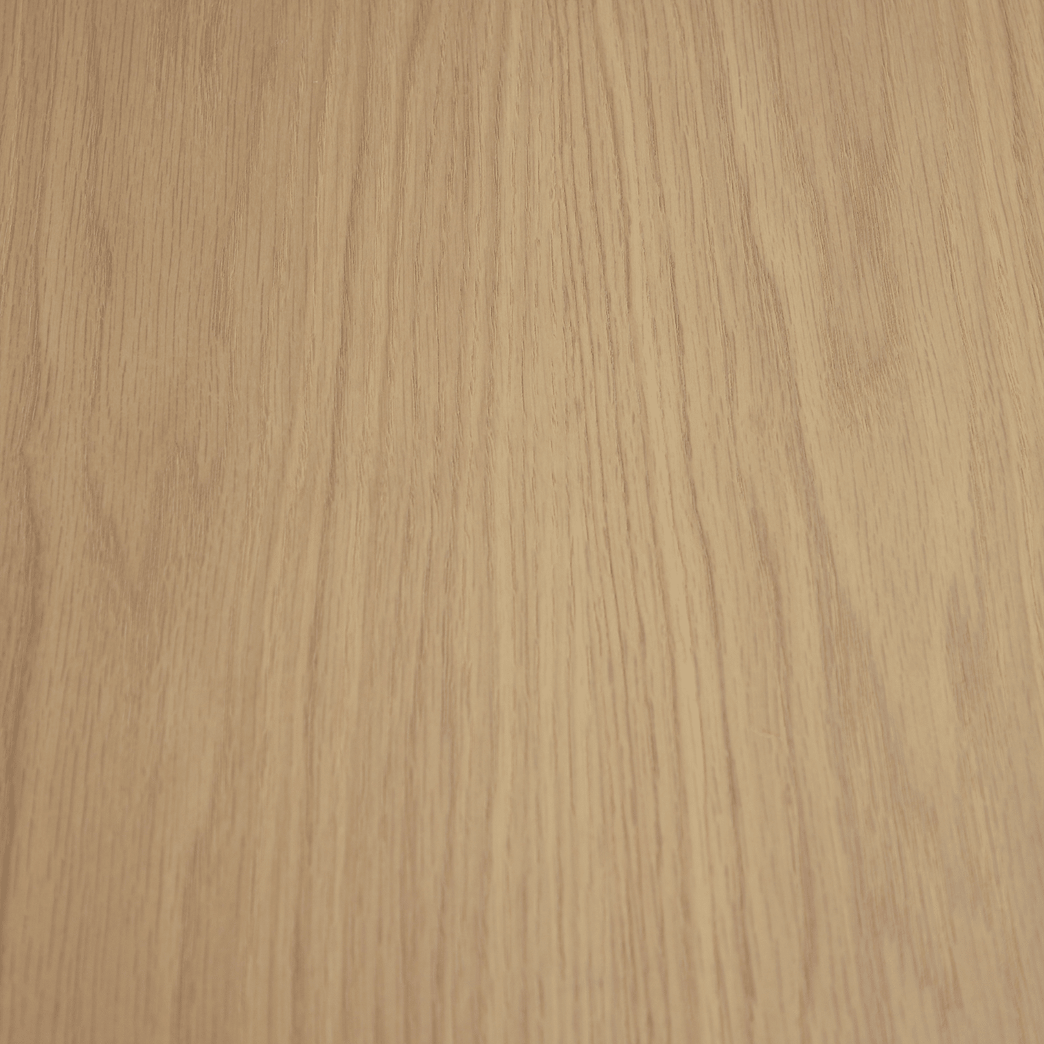 Der Tisch Ooid & Stühle Clementina hat eine hellbraune Holzoberfläche mit sichtbarer natürlicher Maserung und glatter Textur. Der Tisch Ooid & Stühle Clementina hat eine hellbraune Holzoberfläche mit sichtbarer natürlicher Maserung und glatter Textur.