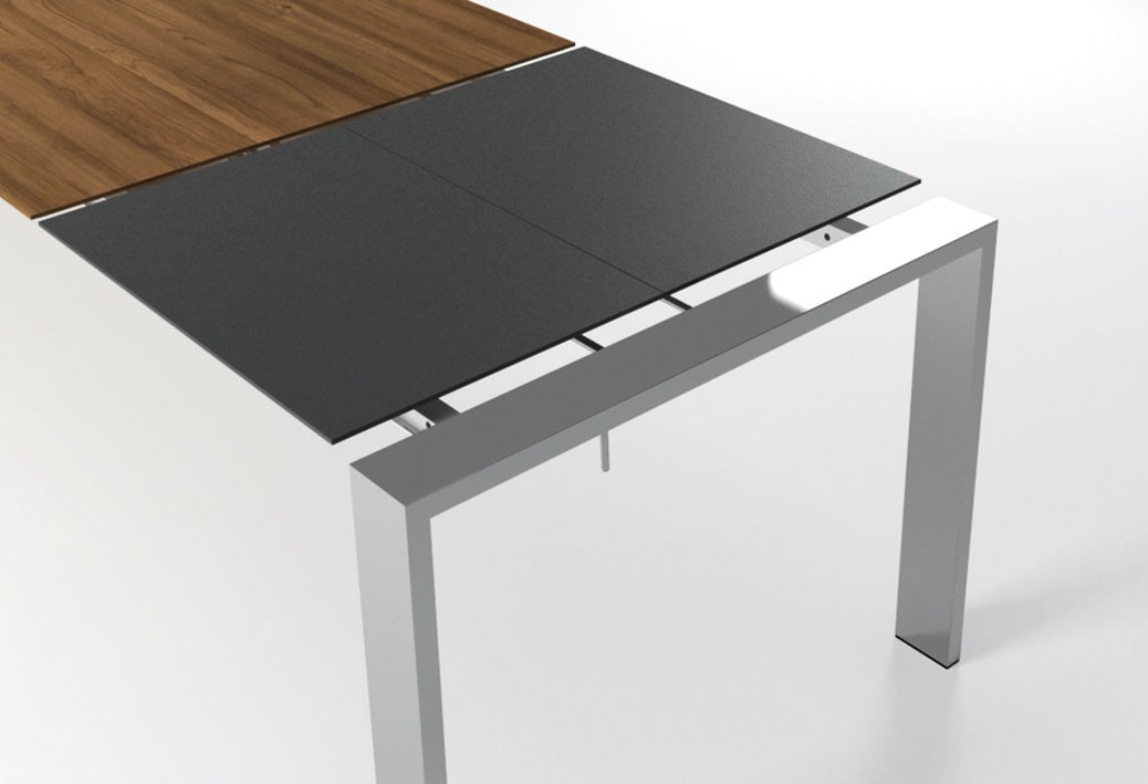 Der Willisau Esstisch Maleo ist ein moderner Esstisch mit Metallbeinen und einer teils hölzernen, teils dunklen Oberfläche, die in einer Ecke steht. Der Willisau Esstisch Maleo ist ein moderner Esstisch mit Metallbeinen und einer teils hölzernen, teils dunklen Oberfläche, die in einer Ecke steht.