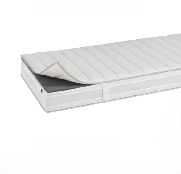 Die weiche Matratze Riposa Matratze Grandessa Luxe verfügt über ein weißes Schichtdesign, wobei der obere Bezug teilweise angehoben ist, um das Innere freizugeben. Die weiche Matratze Riposa Matratze Grandessa Luxe verfügt über ein weißes Schichtdesign, wobei der obere Bezug teilweise angehoben ist, um das Innere freizugeben.