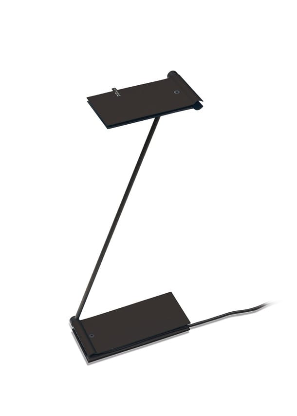 Die Baltensweiler Zett USB ist eine minimalistische schwarze Schreibtischleuchte mit rechteckigem Sockel und Schirm, die durch einen dünnen, abgewinkelten Arm verbunden sind und über USB mit Strom versorgt werden. Die Baltensweiler Zett USB ist eine minimalistische schwarze Schreibtischleuchte mit rechteckigem Sockel und Schirm, die durch einen dünnen, abgewinkelten Arm verbunden sind und über USB mit Strom versorgt werden.