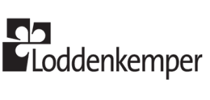 Loddenkemper-Logo mit stilisierter schwarzer Kleeblattform links neben dem Firmennamen in schwarzer Schrift.