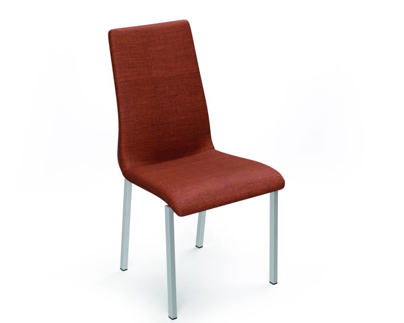 Der Willisau Stuhl Leni ist ein moderner Stuhl mit rotem Sitz und Rückenlehne aus Stoff und schlanken, silbernen Metallbeinen auf weißem Hintergrund.