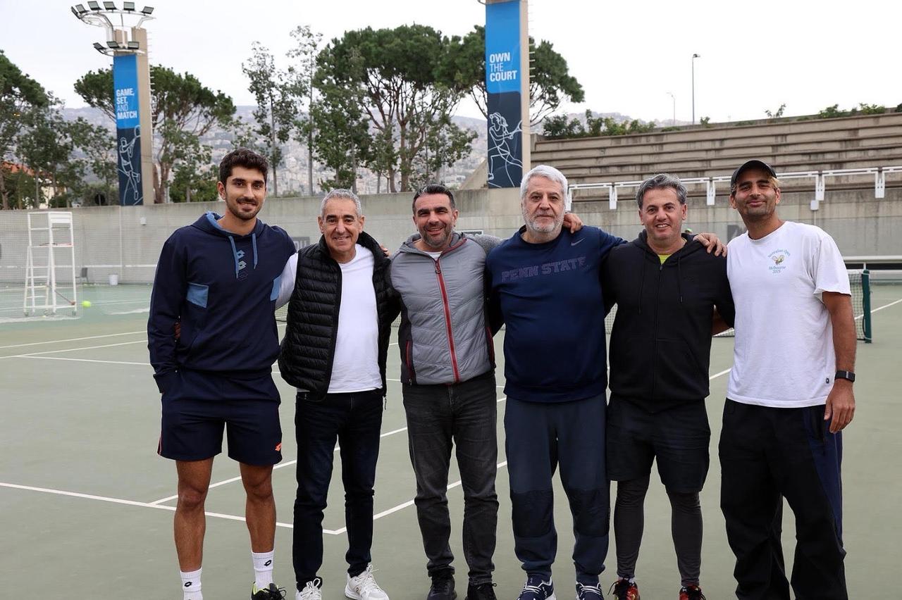 Blog Post Image رئيس واعضاء الاتحاد مع المدرب واللاعبين - تصوير بروفوتو