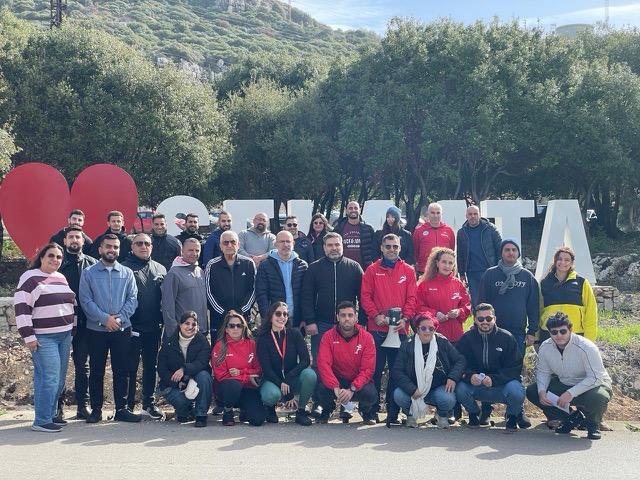 Blog Post Image لقطة جامعة لفريق عمل بيروت ماراثون عند نقطة الإنطلاق