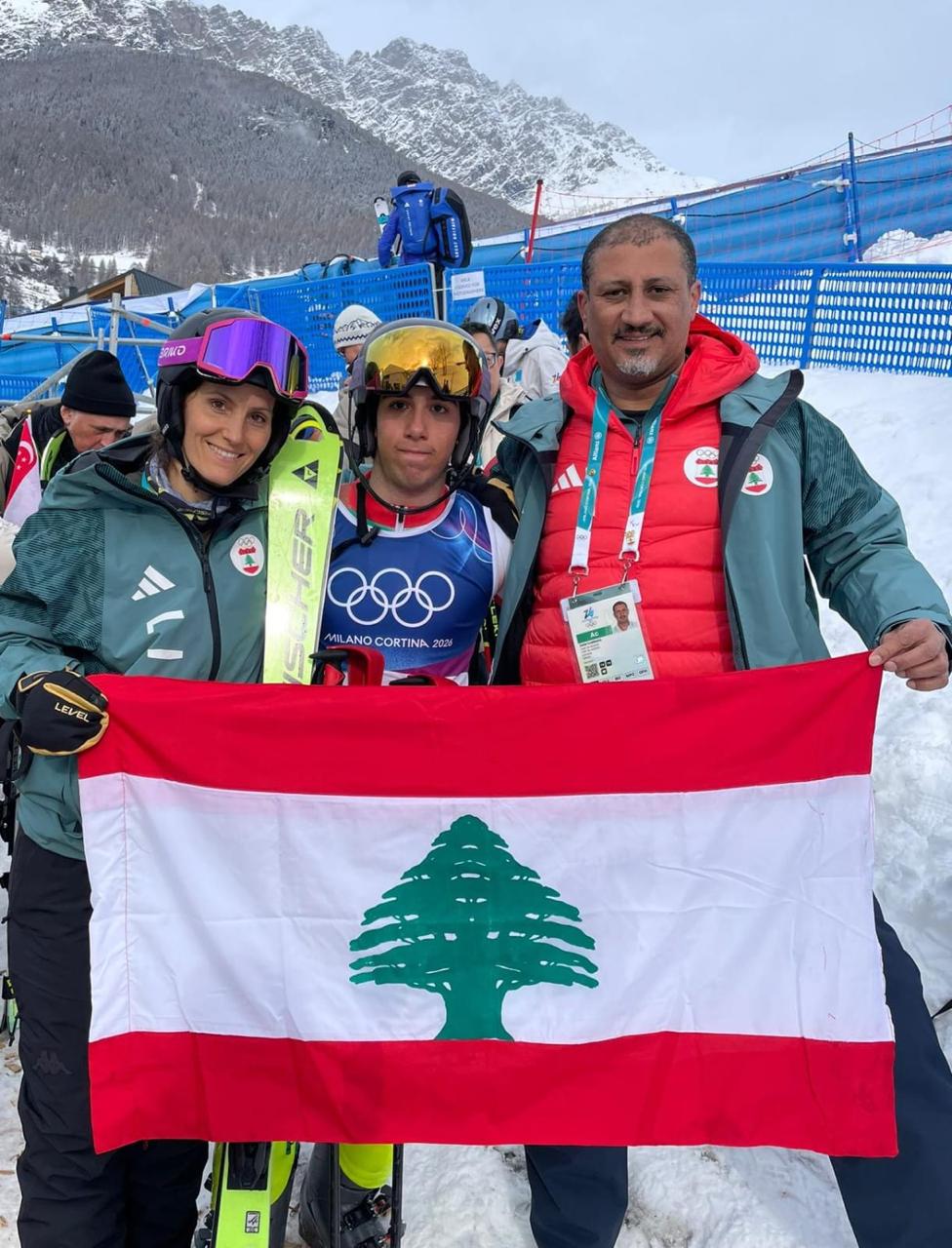 Blog Post Image اللاعب حايك يتوسط كبّارة والمدربة بركنر