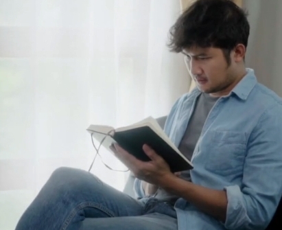 Blog Post Image حين يضيق العالم، تتسع الصفحة