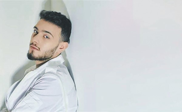 Blog Post Image يؤمن بأنه سيتلاقى مجددا بشقيقه في الحياة الأبدية ويخبره بنجاحاته وتحولاته