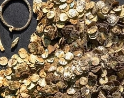 Blog Post Image وُزّعت الفضة على موقعين يفصل بينهما 12 متراً